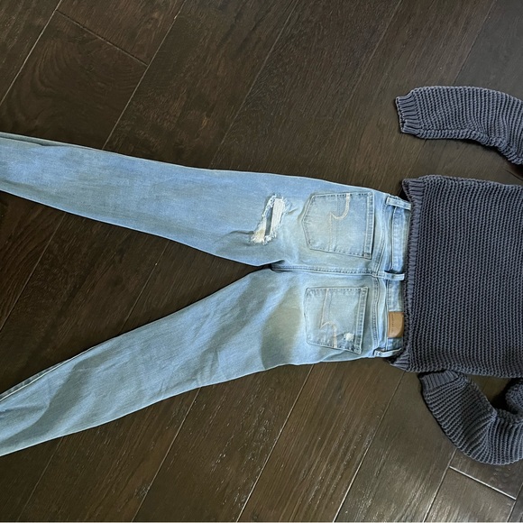 AE American Eagle Next Level Ripped Jean High-Waisted Destroyed Size 0 Short - Picture 10 of 16